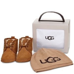 UGG BABY SUEDE BOOT AND BEANIE SET. SIZE 02/03